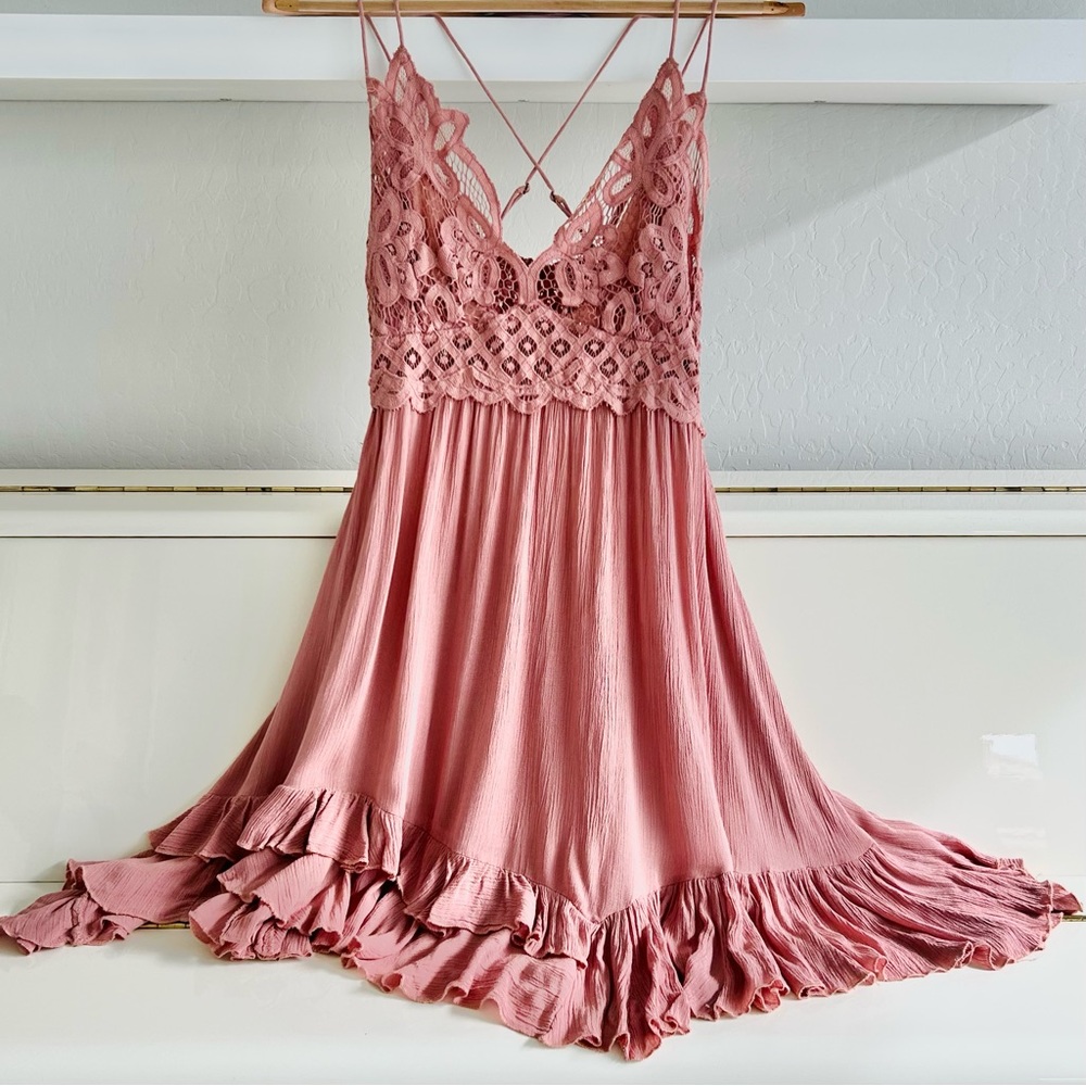 Free People Adela Dress Crochet Lace Bodice Layered Ruffles in Rose Size XS, NWT